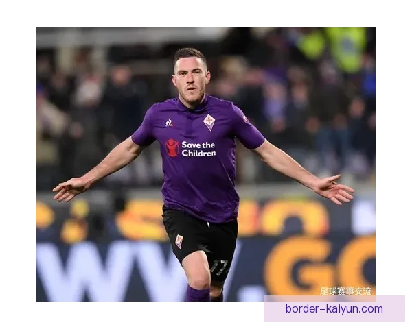 标准列日边路进攻表现稳健，时尚打法引发关注