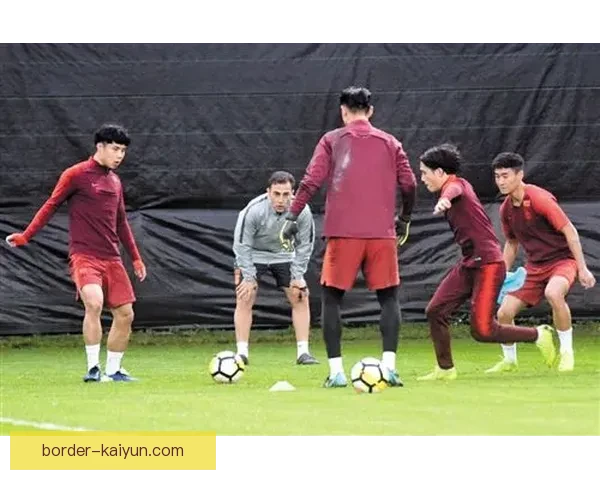 那不勒斯球迷对 Osimhen 热情持续升温，展现出对球队的坚定支持